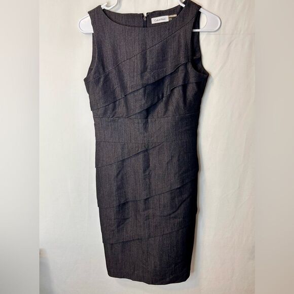 Calvin Klein Multi Tiered Sleeveless Shift Dress
Charcoal Gray . Size 2 - Picture 1 of 10